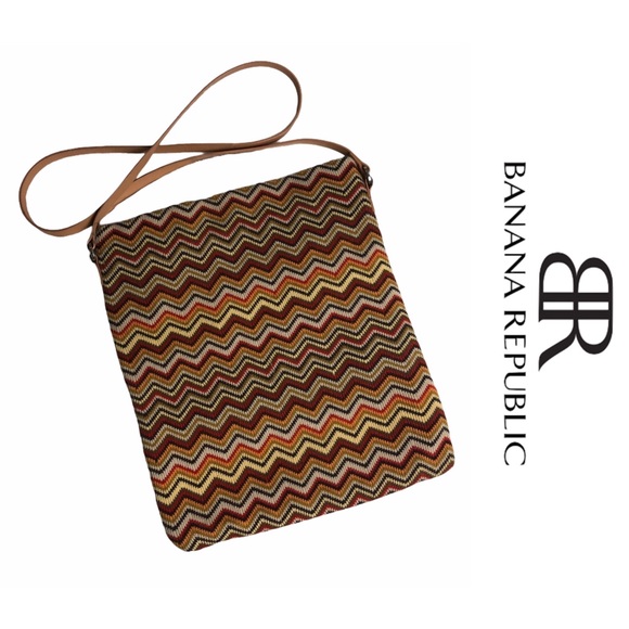 Banana Republic Handbags - Banana Republic Vintage Boho Woven Crossbody Bag